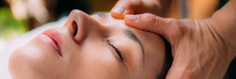 Sanfte Craniosacral-Therapie bei Veronica Baumann im 3Med Zentrum Bern-Liebefeld für Babys, Kinder und Erwachsene.